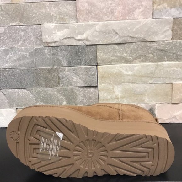 UGG Women's Classic Ultra Mini Platform - Picture 10 of 10